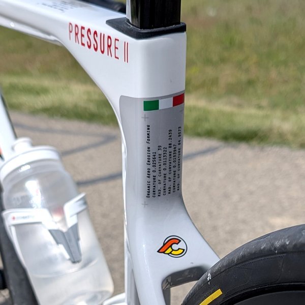 Test du Cinelli Pressure II : polyvalent sous conditions