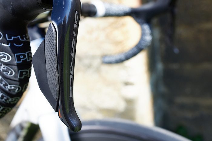 Nouveaux groupes Shimano Dura-Ace et Ultegra Di2 : transmission électronique 12 vitesses sans fil, pour freins à disque ou à patins