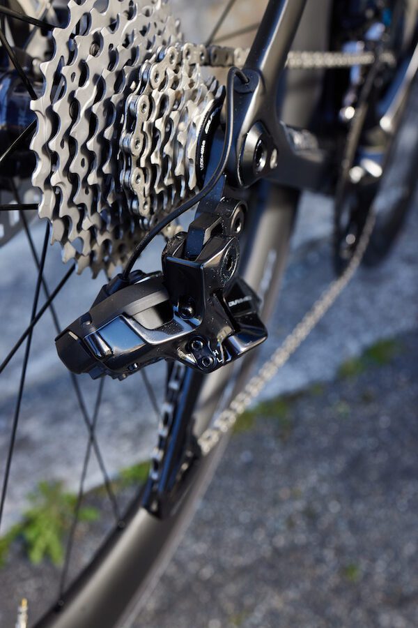 Nouveaux groupes Shimano Dura-Ace et Ultegra Di2 : transmission électronique 12 vitesses sans fil, pour freins à disque ou à patins