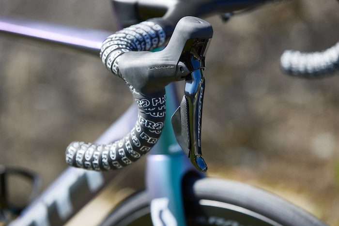 Nouveaux groupes Shimano Dura-Ace et Ultegra Di2 : transmission électronique 12 vitesses sans fil, pour freins à disque ou à patins