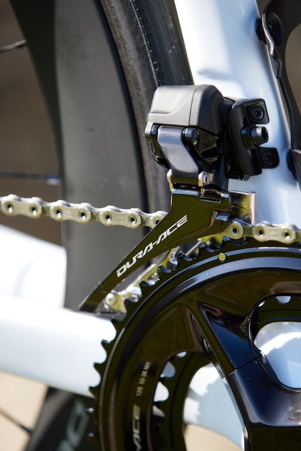 Nouveaux groupes Shimano Dura-Ace et Ultegra Di2 : transmission électronique 12 vitesses sans fil, pour freins à disque ou à patins