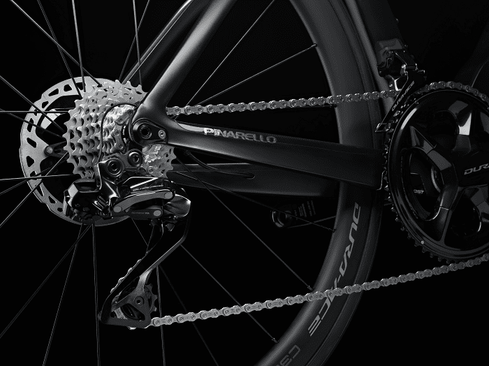 Le Pinarello Dogma F se décline avec le tout nouveau groupe Shimano Dura Ace 12v