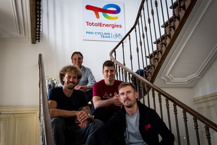 Achter de schermen van het TotalEnergies-team tijdens de partnerwisseling