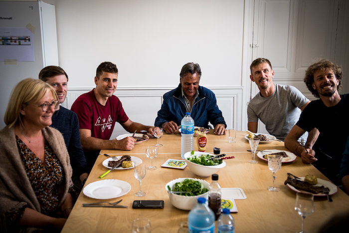 Achter de schermen van het TotalEnergies-team tijdens de partnerwisseling