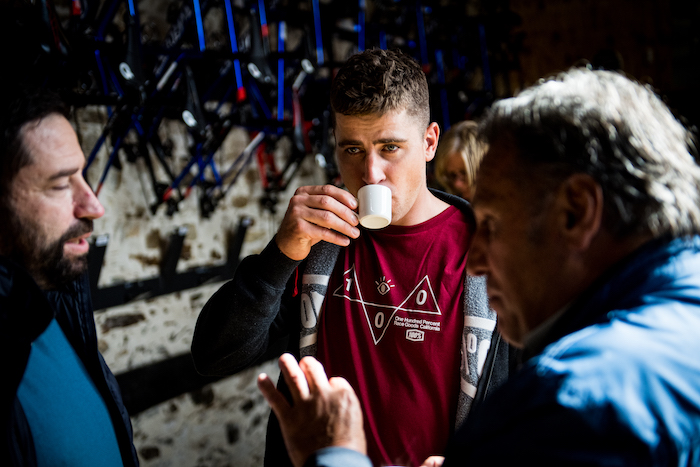 Achter de schermen van het TotalEnergies-team tijdens de partnerwisseling