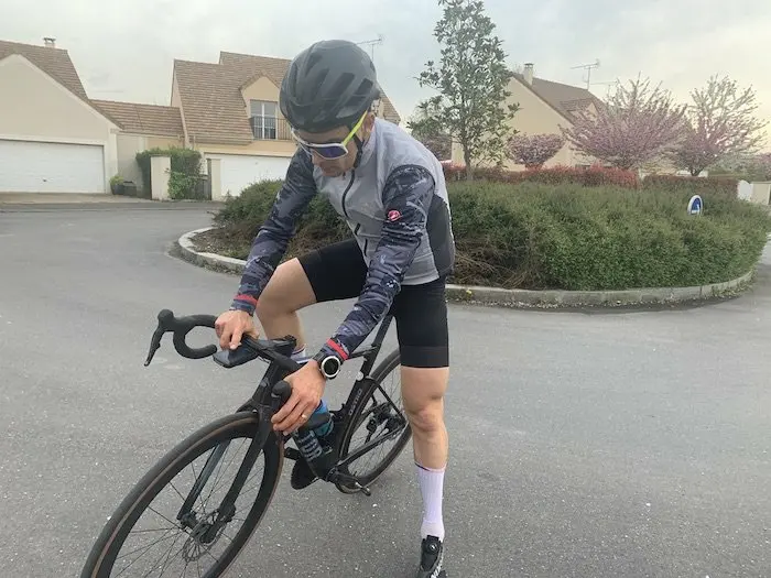 Cycliste avec compteur GPS