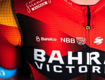 È stata presentata la maglia della squadra Bahrain Victorious del 2023