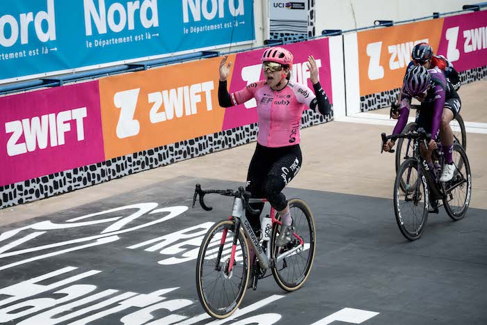 Audrey Cordon-Ragot heeft nieuwe kleuren uitgebracht voor dames in Parijs-Roubaix