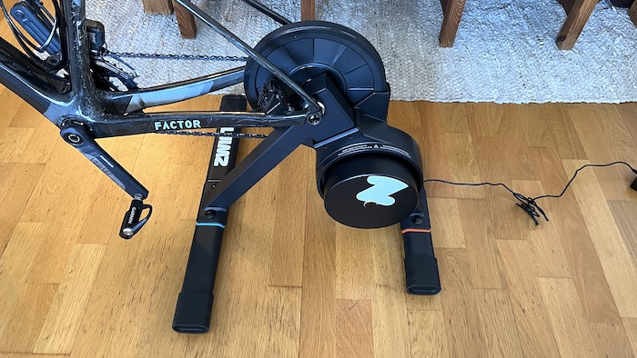 Test van de Zwift Hub One hometrainer, compatibel met (bijna) alle fietsen