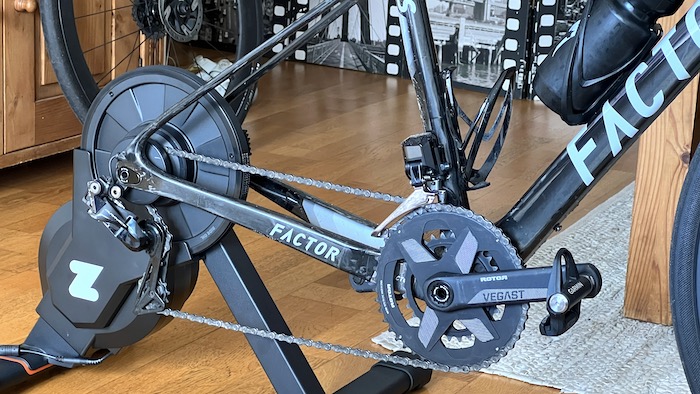 Test van de Zwift Hub One hometrainer, compatibel met (bijna) alle fietsen