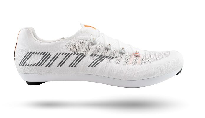 Présentation des nouvelles chaussures DMT de Tadej Pogacar : des alliées pour le Giro