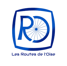 Un coureur amateur traine le directeur de course des Routes de l'Oise sur son capot après avoir été suspecté de tricherie