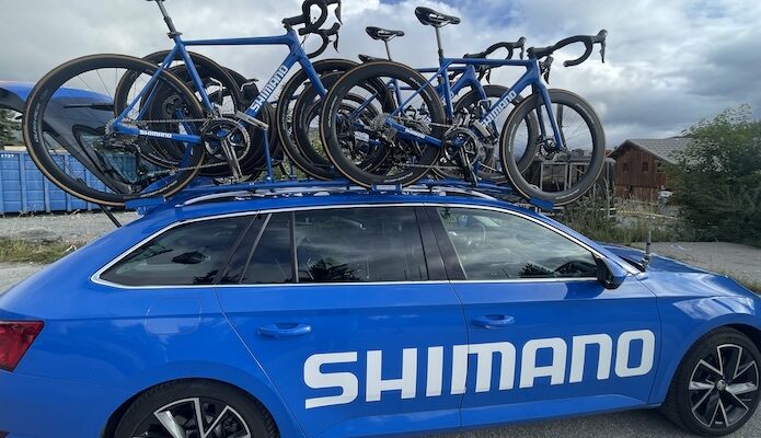 Um dia no carro de apoio neutro Shimano no Tour de France feminino