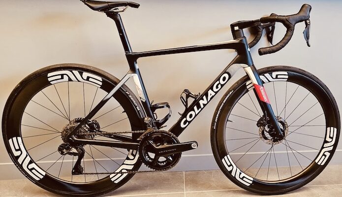 Dans la peau de Pogacar : quand un magasin met à disposition un Colnago V4RS pour une journée test
