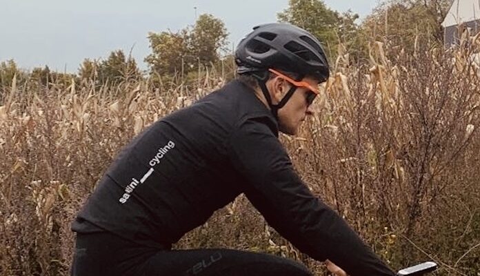 Test de la veste imperméable Magic de Santini : innovation, écoresponsabilité, et confort ultime pour les cyclistes