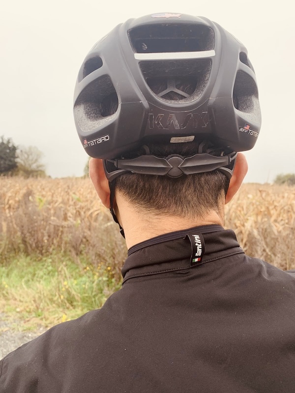 Test van de waterdichte jas Magic by Santini: innovatie, ecologische verantwoordelijkheid en ultiem comfort voor fietsers