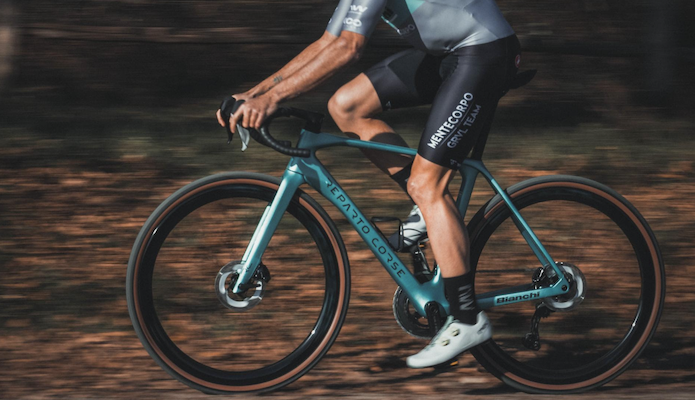 Bianchi renforce son programme de courses Gravel avec Mentecorpo Pro Team