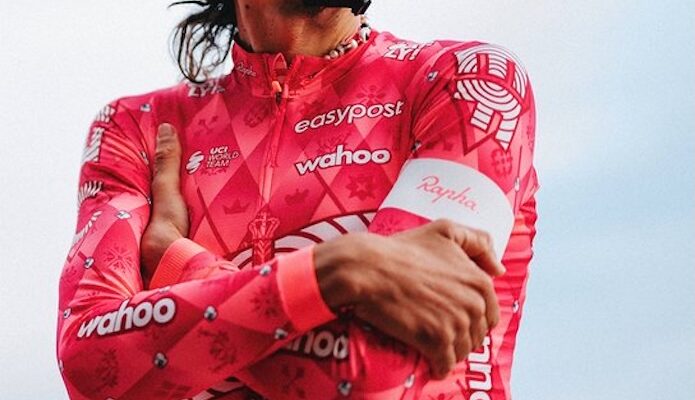 Le maillot et le vélo de l'équipe EF Education - Easy Post pour 2025