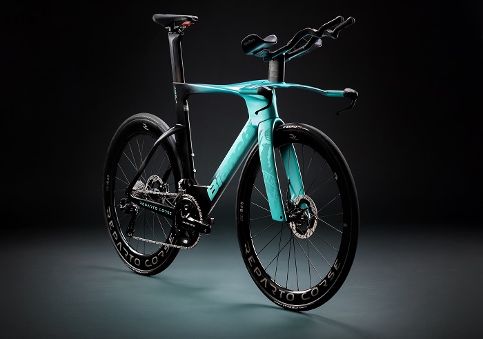 Bianchi dévoile le nouveau modèle de Contre-La-Montre Aquila RC
