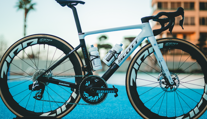 Les détails du vélo de course de Tom Pidcock, vainqueur de l'AlUla Tour 2025