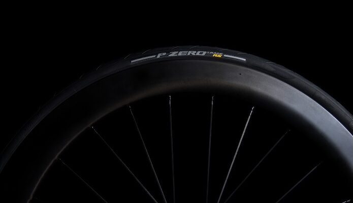 Pirelli lance le P ZERO Race RS à chambre à air