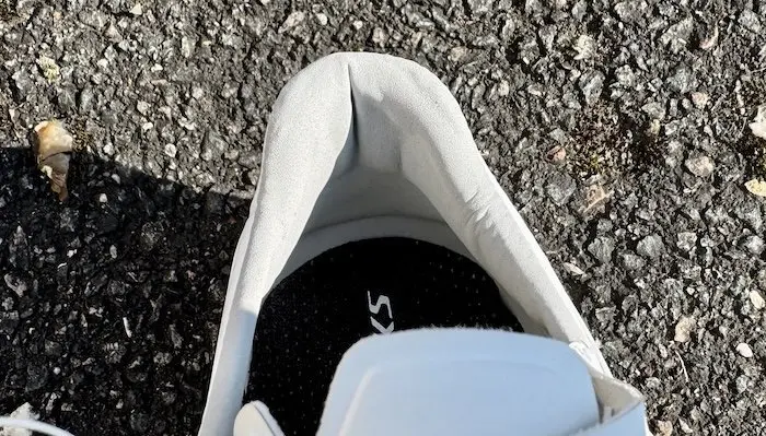 Partie intérieure du talon d'une chaussure de vélo