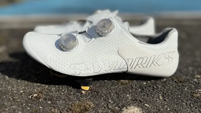 Vue de profil d'une chaussure de vélo