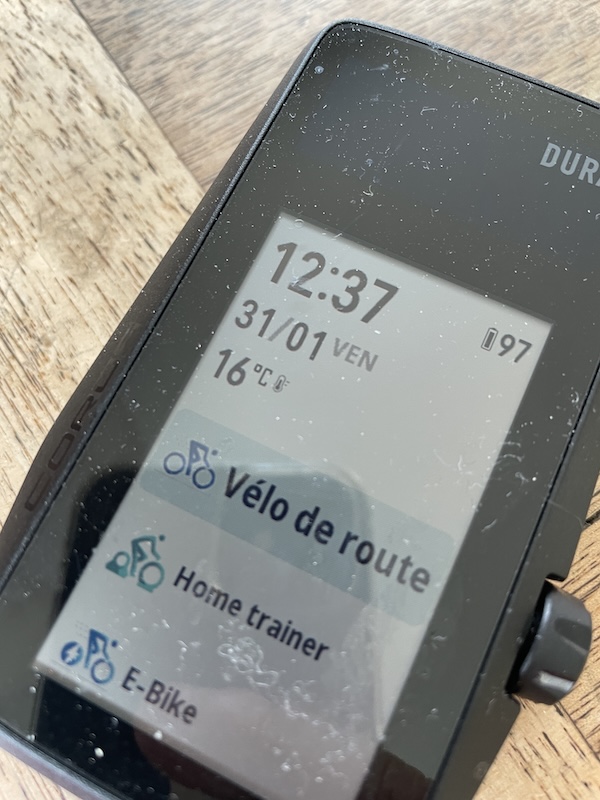 Test lange levensduur van de Coros Dura fietscomputer/GPS