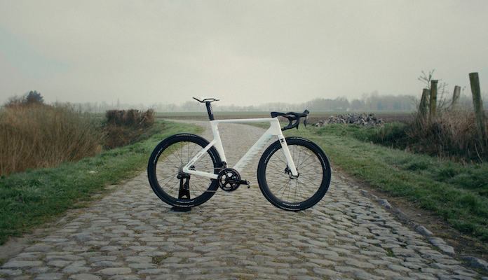 Canyon présente un Aeroad MVDP édition Paris-Roubaix