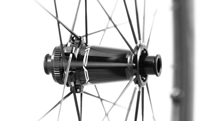 RAR présente ses roues AURA 52