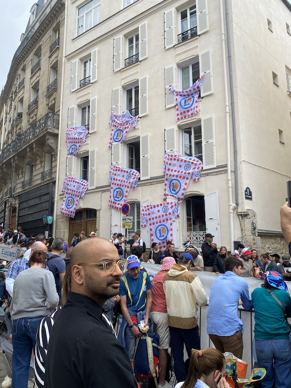 Montmartre a pois: il colpo da maestro di E.Leclerc nell'ultima tappa del Tour de France