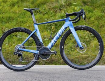 Test du Factor Monza : la vitesse rendue accessible