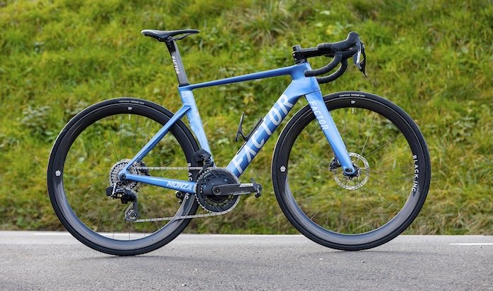 Test du Factor Monza : la vitesse rendue accessible