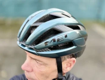 MET Trenta 3K Carbon