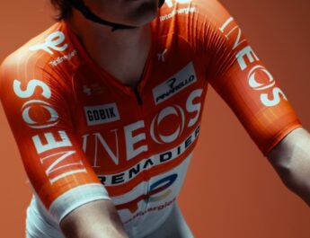 INEOS Grenadiers dévoile son tout nouveau maillot pour 2026 avec Gobik !