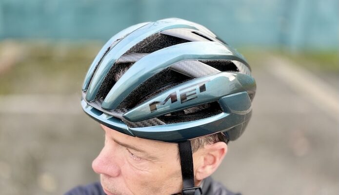 MET Trenta 3K Carbon