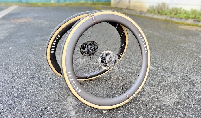 Test des Reserve 42/49, la route version large