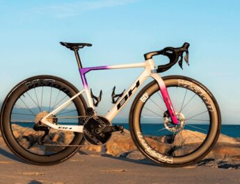 Le BH Ultralight se pare des nouvelles couleurs de Burgos Burpellet BH pour 2026