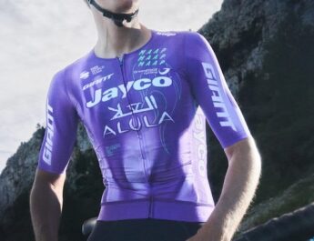 MAAP présente le nouveau maillot de Jayco-AlUla pour la saison 2026