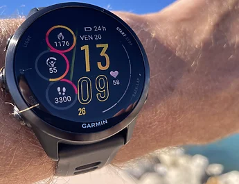 Test de la Garmin Forerunner 570 : résolument multisports, taillée pour le triathlon