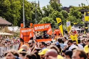 Basic-Fit met le collectif à l’honneur, de Paris-Nice au Tour de France 2026