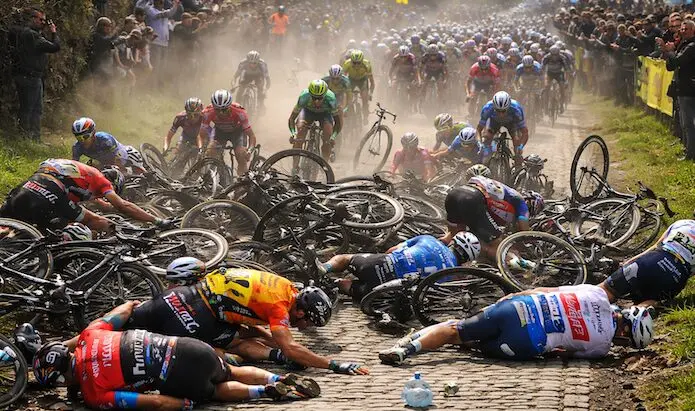 Peloton sous tension : pourquoi toujours plus de chutes ?