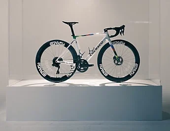 Le vélo de Pogačar aux Ardennaises 2025 mis aux enchères