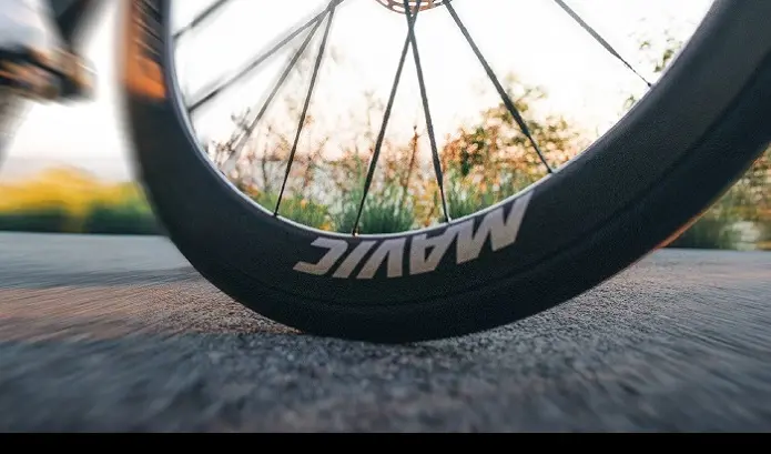 Mavic COMETE 50 : la roue aéro qui veut tout faire