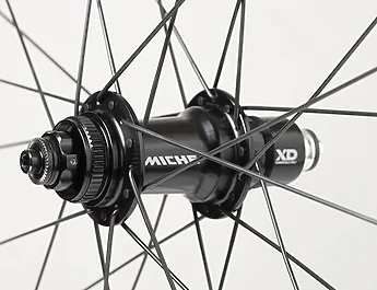 Miche élargit sa gamme carbone avec les nouvelles Asfalto et Sterrato