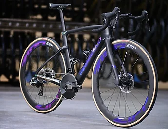 Pinarello et Tissot : une collaboration historique autour d’un DOGMA F en édition ultra-limitée