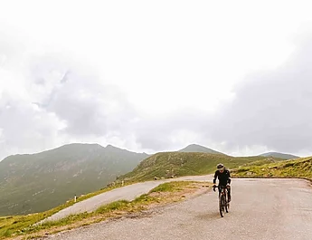 Les Jeroboam Gravel Series 2026 commencent à Bergame, au siège de Santini