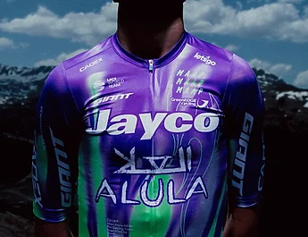 MAAP dévoile un maillot inédit pour le Team Jayco-AlUla pour le Tour de France 2026
