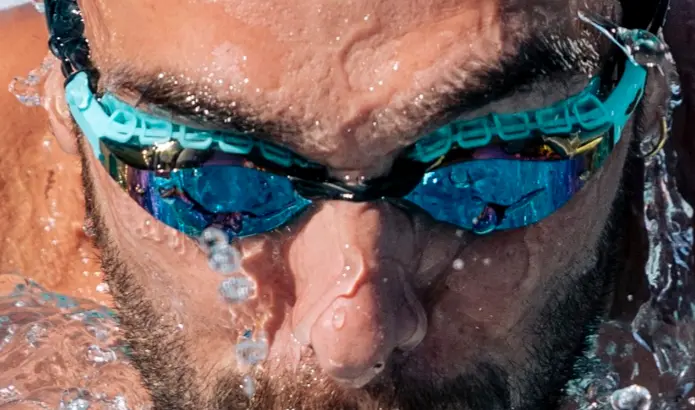 Test des Arena Air Sonic Mirror : des lunettes de natation taillées pour le triathlon ?