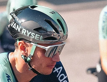 VAN RYSEL dévoile un casque Signature Edition pour Olav Kooij